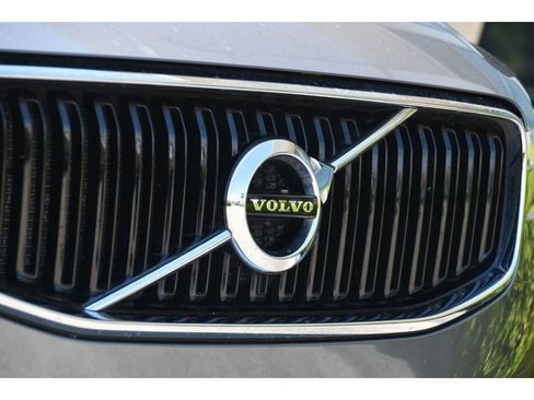 Used 2021 Volvo XC60 T5 Momentum w/ Premium Package AWD/4WD image 10