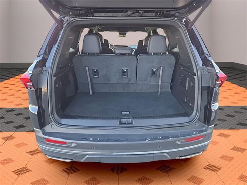 Used 2025 Buick Enclave Preferred image 15