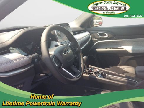 New 2025 Jeep Compass Latitude image 10