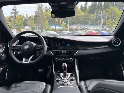 Used 2023 Alfa Romeo Giulia Estrema image 15