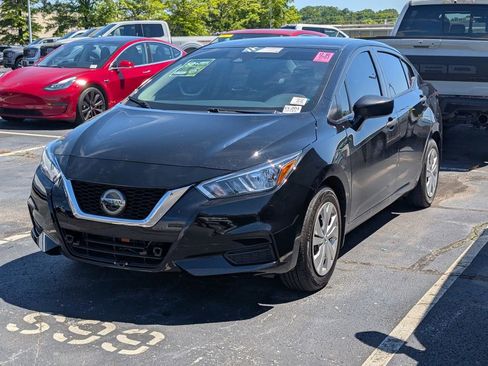 Used 2021 Nissan Versa S FWD image 3