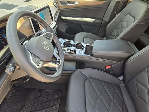 New 2026 Volkswagen Atlas SE image 11