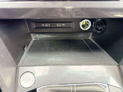 Used 2022 Volkswagen Tiguan SE R-Line image 30