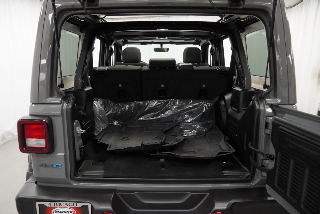 Used 2023 Jeep Wrangler Unlimited w/ Sun & Screen Package AWD/4WD image 35