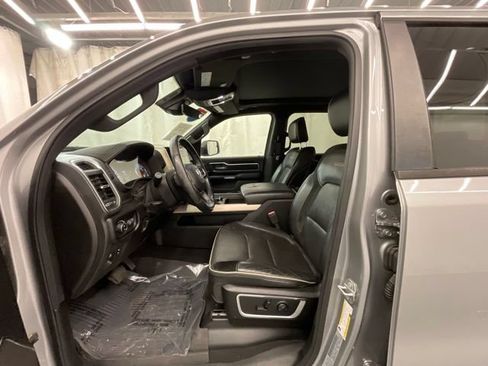 Used 2019 RAM 1500 Laramie AWD/4WD image 10