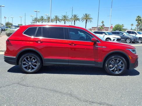 Certified 2023 Volkswagen Tiguan SE w/ Panoramic Sunroof Package FWD image 8