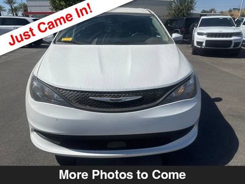 Used 2023 Chrysler Voyager LX FWD image 9