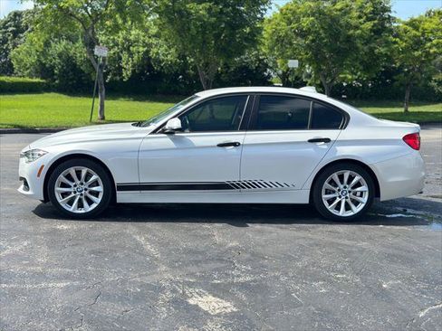 Used 2018 BMW 320i Sedan RWD image 4