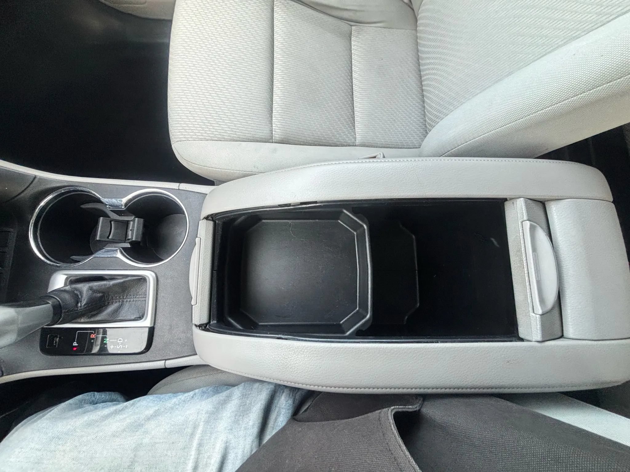 Used 2018 Toyota Highlander LE w/ Carpet Mat Package (TMS) AWD/4WD image 18