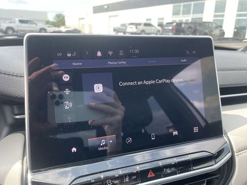 Used 2024 Jeep Compass Limited image 13