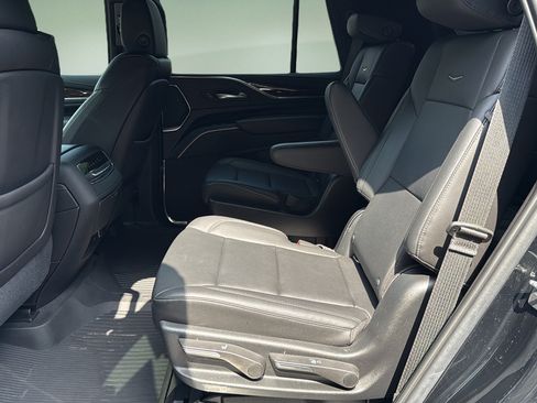 Used 2021 Cadillac Escalade Luxury AWD/4WD image 22