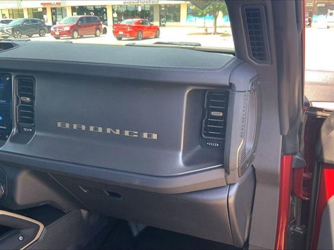 Used 2025 Ford Bronco Badlands AWD/4WD image 14