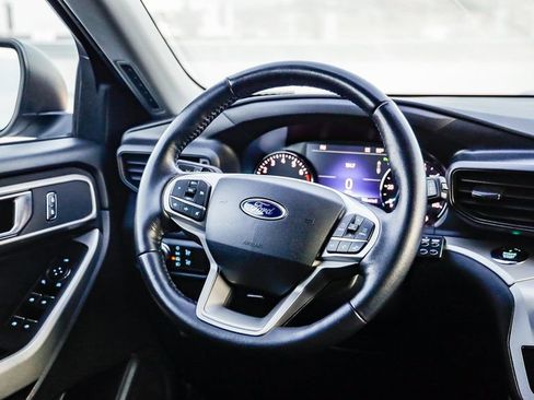Used 2020 Ford Explorer XLT image 15