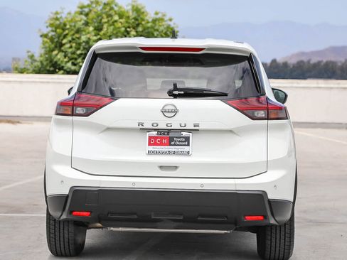 Used 2024 Nissan Rogue S FWD image 6