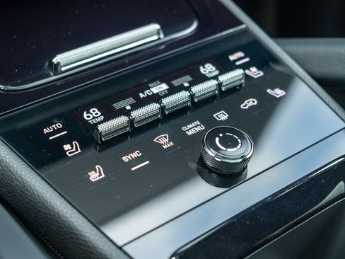 Certified 2024 Porsche Cayenne Coupe AWD/4WD image 37
