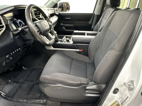 Used 2022 Toyota Tundra SR5 w/ SR5 Convenience Package AWD/4WD image 7