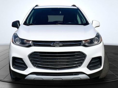 Used 2020 Chevrolet Trax LT w/ LT Convenience Package FWD image 3