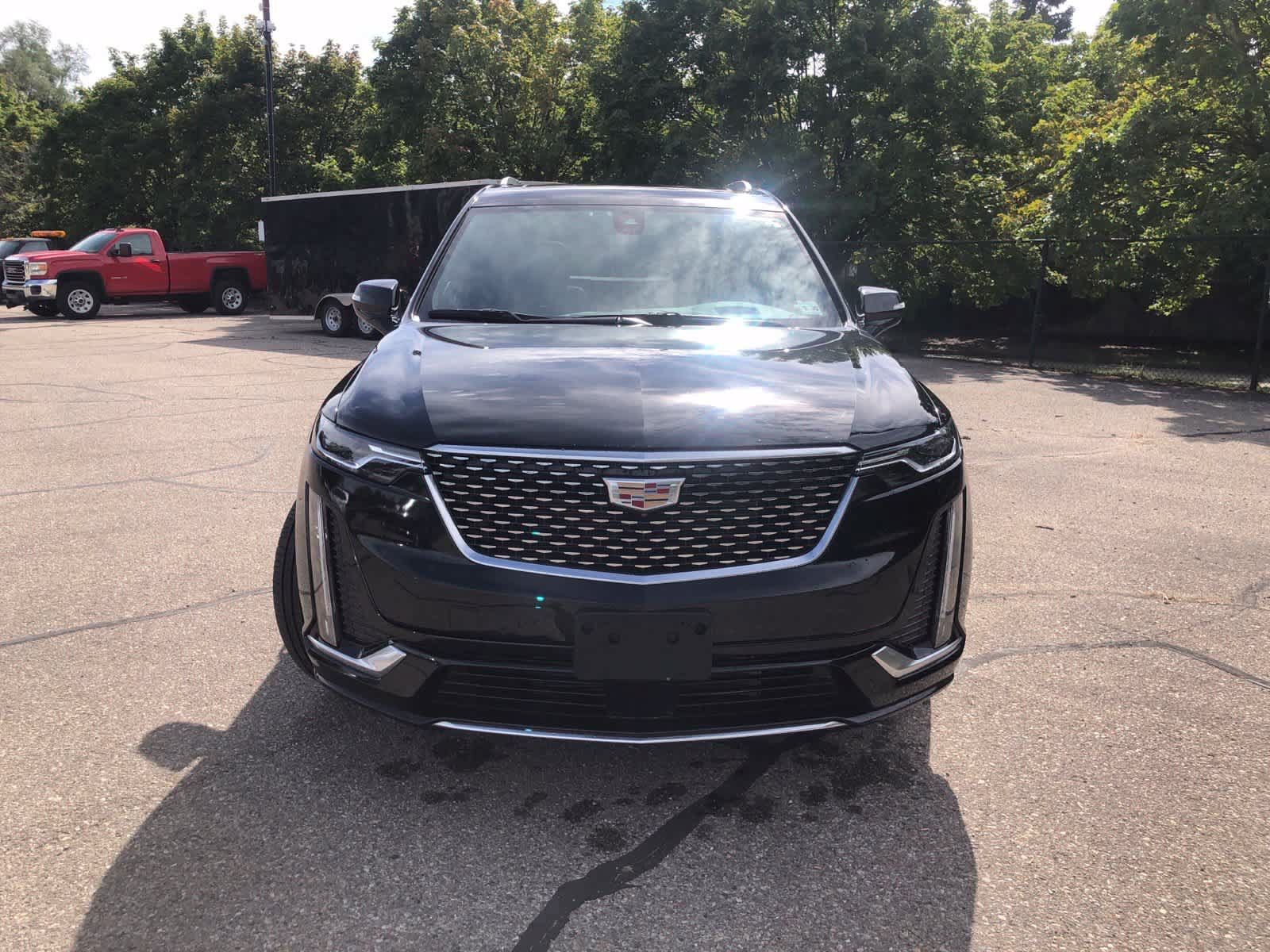 Used 2024 Cadillac XT6 Premium Luxury w/ Technology Package AWD/4WD image 2