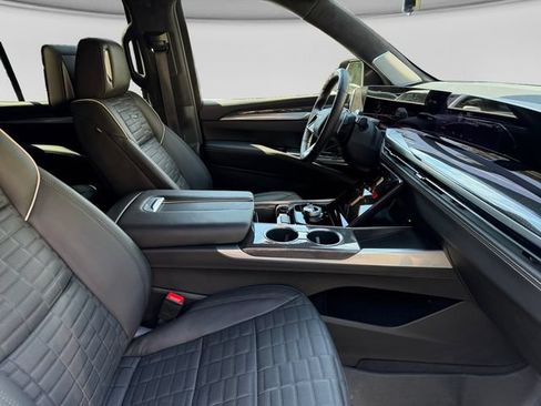 Used 2025 Cadillac Escalade V AWD/4WD image 16