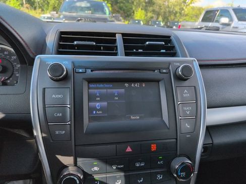 Used 2016 Toyota Camry SE FWD image 39