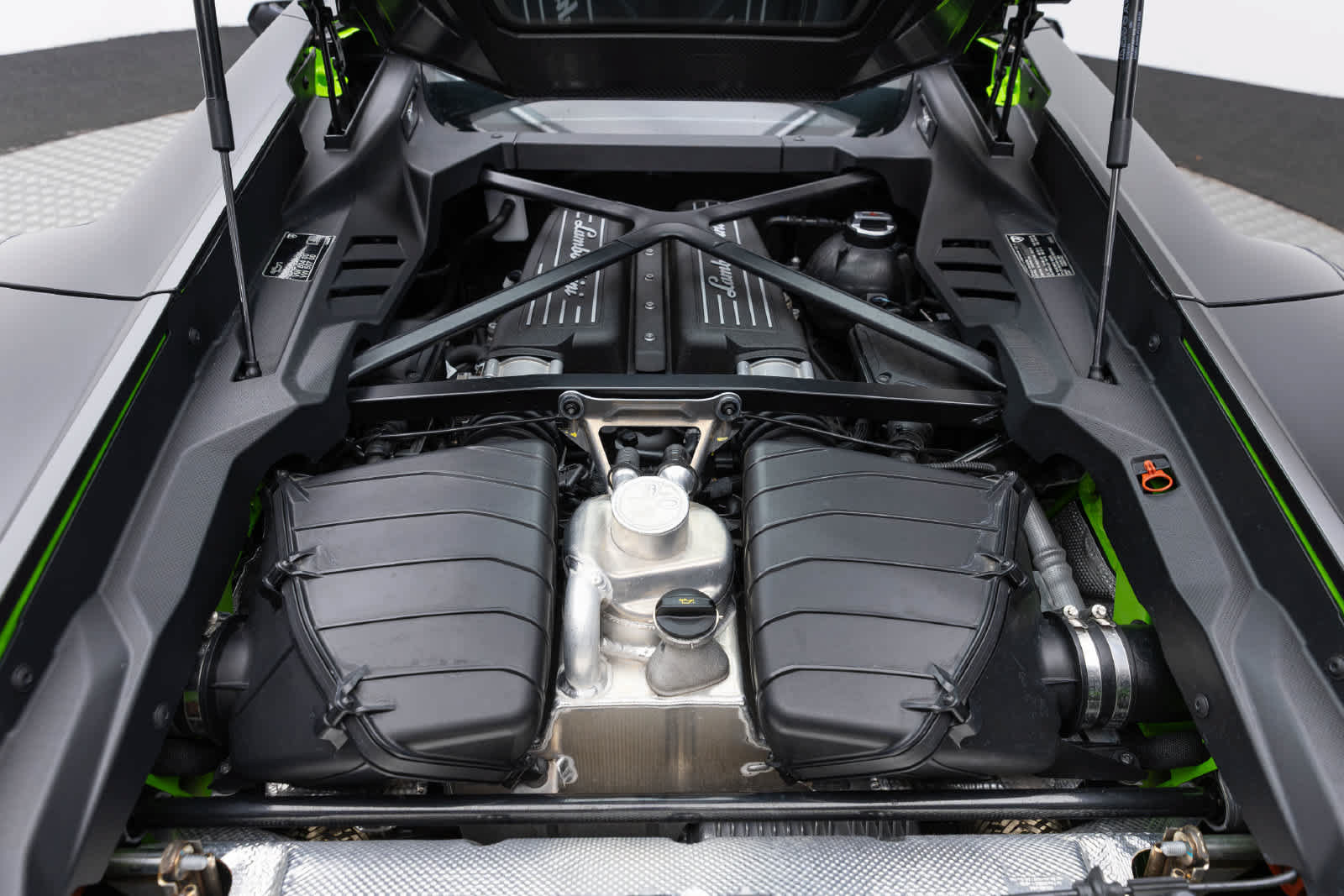 Used 2023 Lamborghini Huracan Tecnica RWD image 35