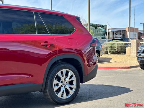 Certified 2025 Toyota Grand Highlander AWD image 10