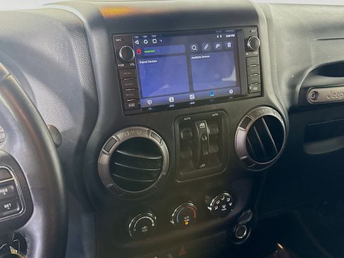 Used 2018 Jeep Wrangler Unlimited Sport S image 18