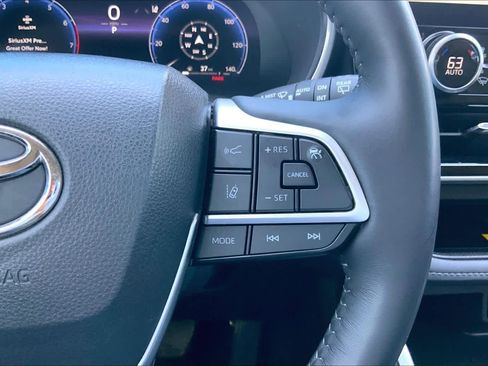 Used 2024 Toyota Highlander Platinum image 25