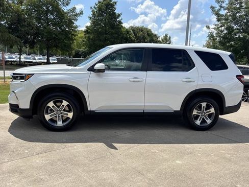Used 2025 Honda Pilot EX-L image 10