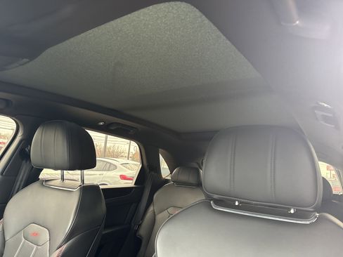 Used 2022 Bentley Bentayga image 16