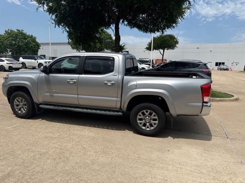 Used 2017 Toyota Tacoma SR5 w/ Tow Package RWD image 5