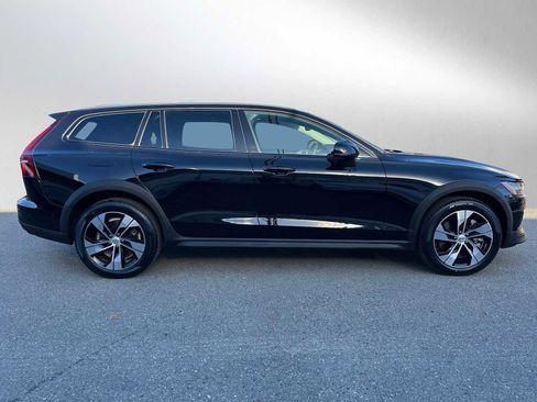 Certified 2024 Volvo V60 B5 Cross Country Plus image 2