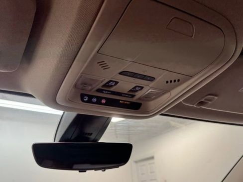 Used 2023 GMC Acadia Denali image 18