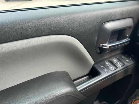 Used 2018 Chevrolet Silverado 1500 Custom w/ Custom Convenience Package AWD/4WD image 27