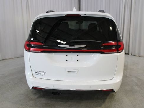 Used 2022 Chrysler Pacifica Touring-L FWD image 31