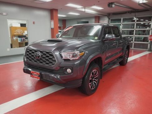 Certified 2022 Toyota Tacoma TRD Sport image 3