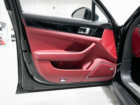 Used 2018 Porsche Panamera 4S image 28