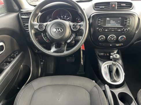 Used 2016 Kia Soul + image 12