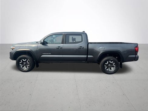 Used 2019 Toyota Tacoma TRD Off-Road w/ Technology Package AWD/4WD image 10
