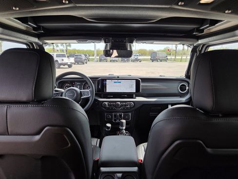 New 2026 Jeep Wrangler Unlimited Sahara AWD/4WD image 21