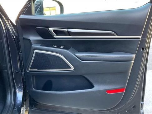 Used 2025 Kia Telluride LX FWD image 23