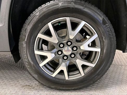 Used 2021 GMC Acadia SLE image 8