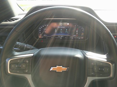 Used 2023 Chevrolet Suburban Premier image 26