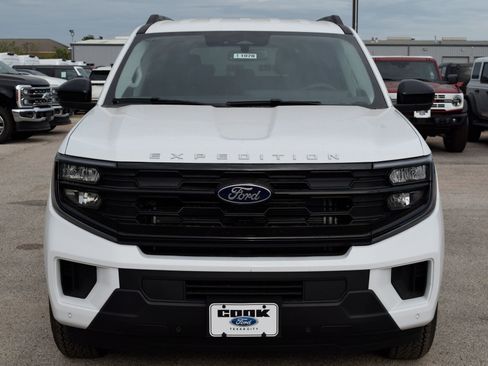 New 2026 Ford Expedition Active image 2