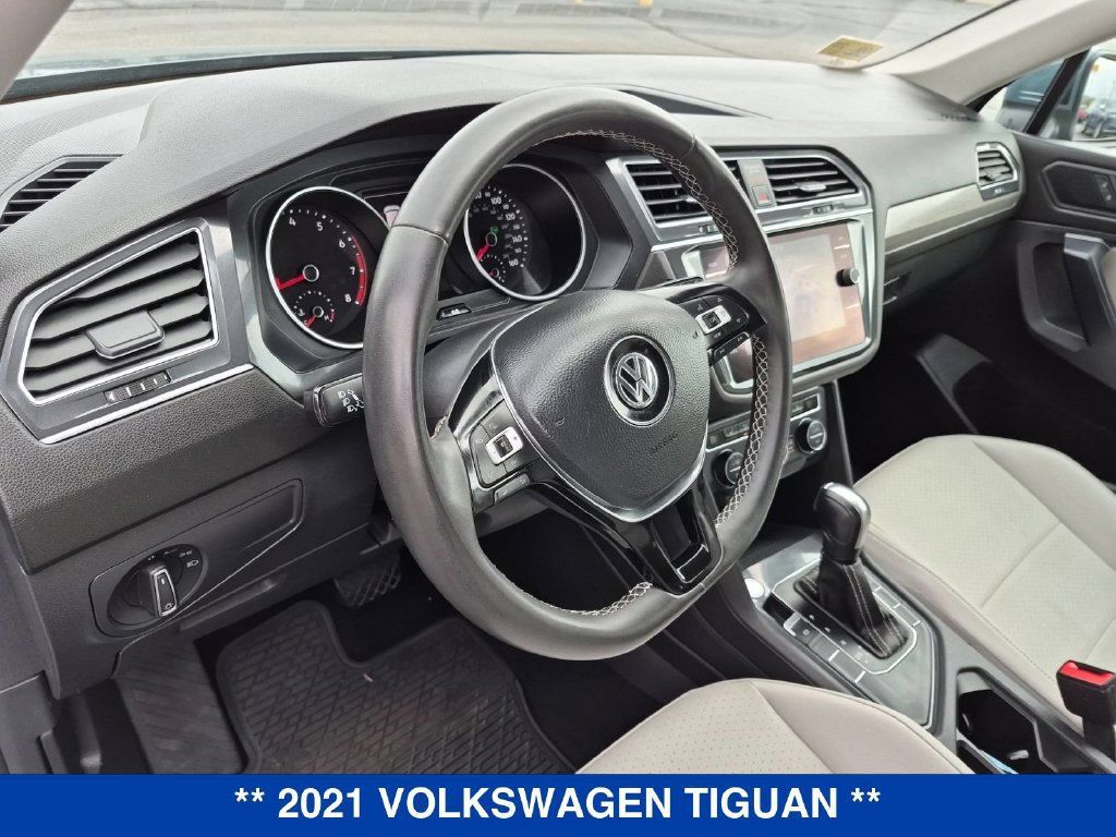Used 2021 Volkswagen Tiguan SE FWD image 12