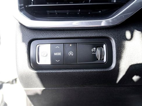 Used 2025 GMC Acadia Elevation image 16