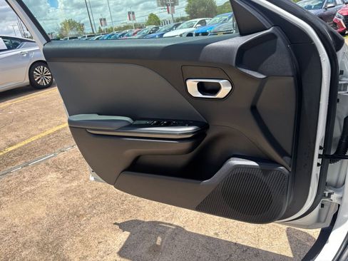 Used 2025 Kia K4 FWD image 18
