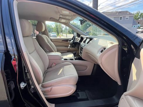 Used 2018 Nissan Pathfinder SV FWD image 32