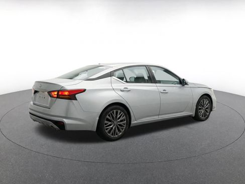Used 2025 Nissan Altima 2.5 SV FWD image 9