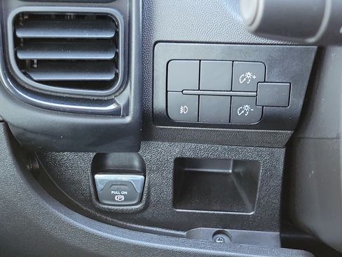 Used 2025 RAM ProMaster 2500 w/ Premium Convenience Group FWD image 9